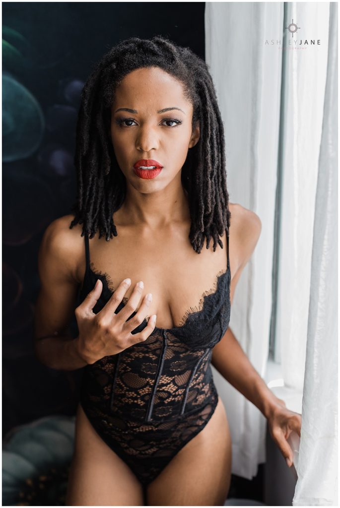 Lady L's experience with Ashley Jane Boudoir and how following her intuition led her to a serious confidence boost!